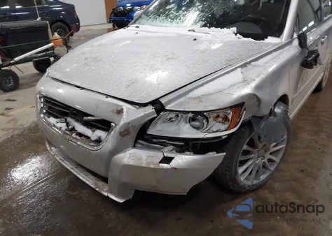 2011 Volvo V50 z USA, uszkodzony, nr VIN YV1672MW3B2592771